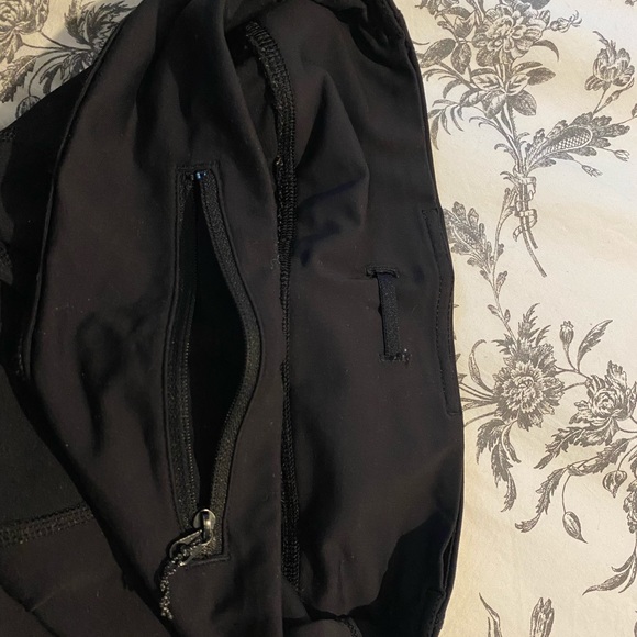 Black Lululemon Legging, Size 4 - Picture 5 of 6